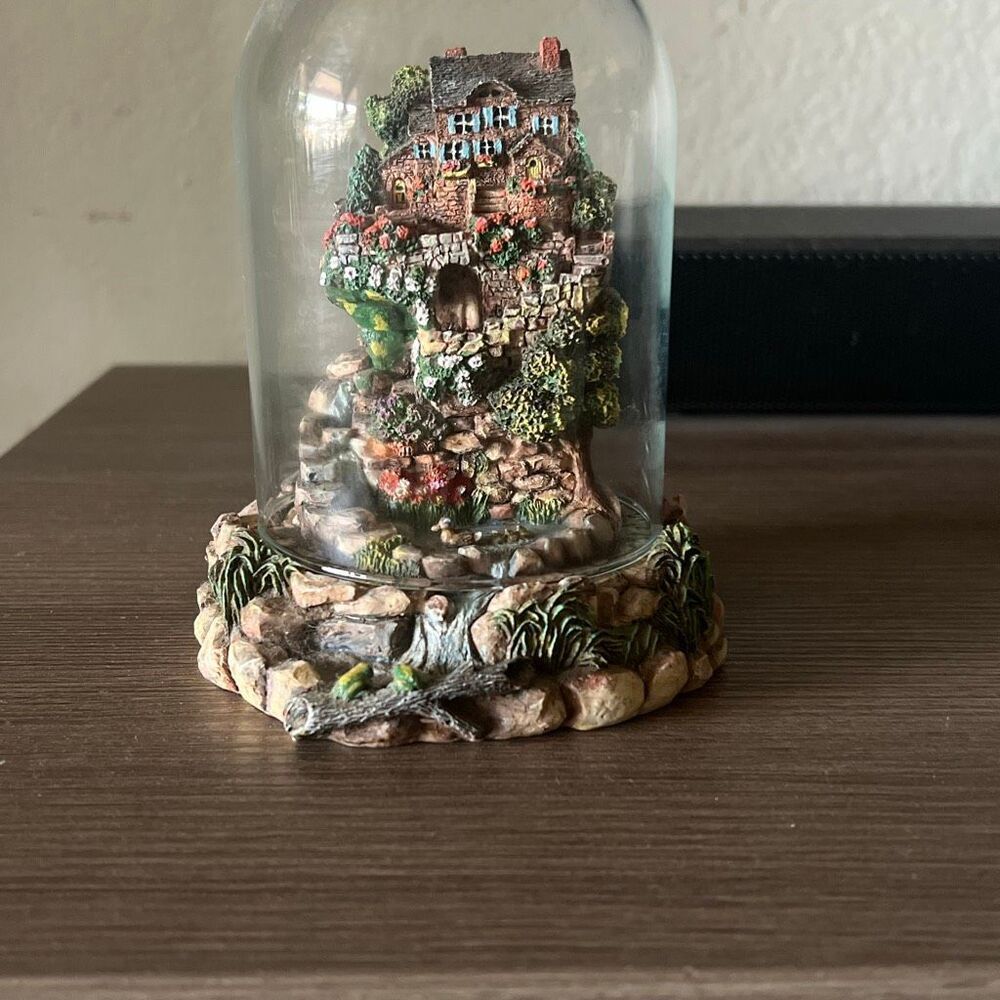 Franklin Mint Geranium Garden cottage By violet Schweing mini house